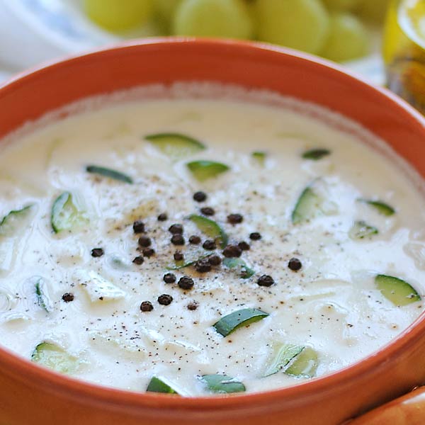 Salata od krastavaca s vrhnjem