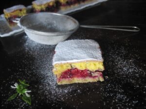 Kolač od oraha i šumskog voća